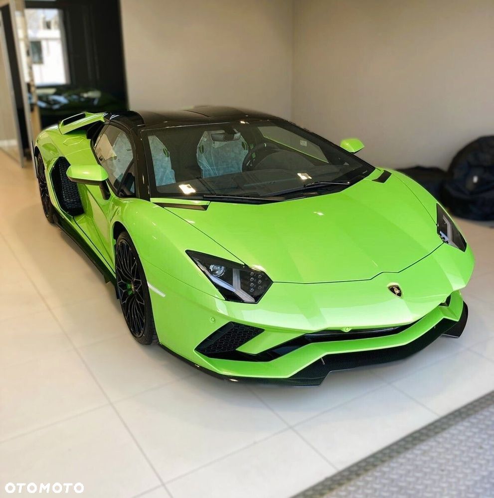 Lamborghini Aventador - 2
