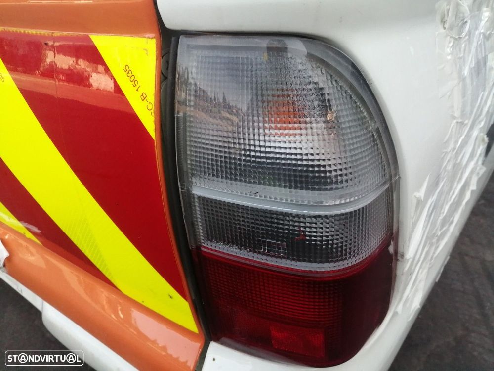 FAROLIM TRASEIRO DIREITO MITSUBISHI L 200 2.5 TD 4WD (K74T) 99CV 2477CC - 1