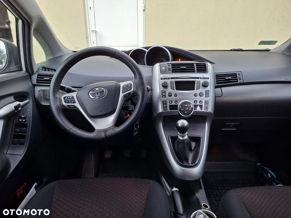 Toyota Verso 1.8 Premium EU5 - 12