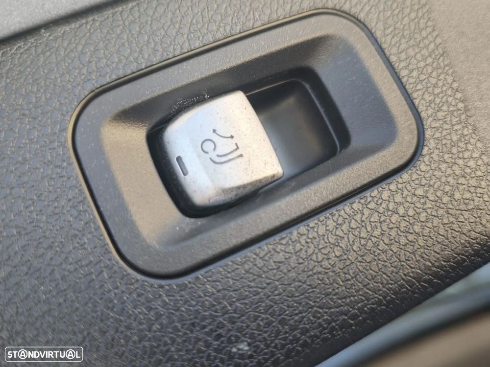 Mercedes-Benz E 300 e Station 9G-TRONIC AMG Line - 35