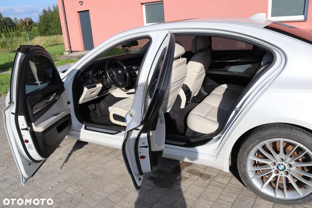 BMW Seria 7 750i - 18
