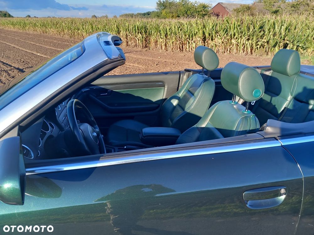 Audi A4 Cabrio 2.4 - 25