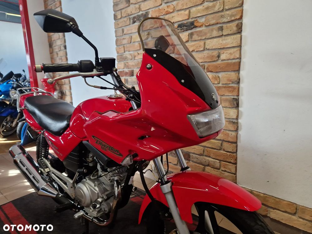 Yamaha YBR - 28