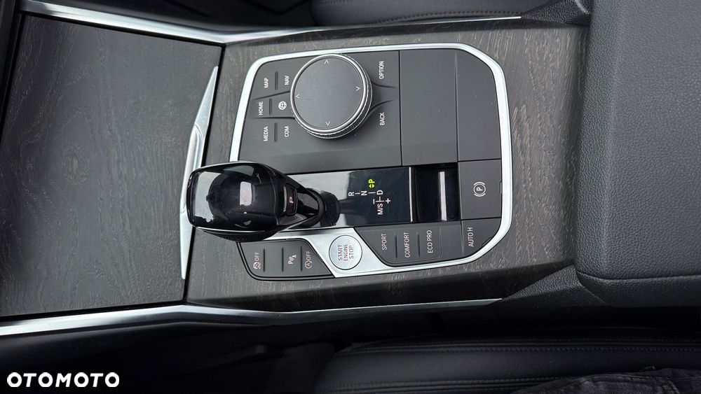 BMW Seria 3 330i xDrive Edition M Sport Shadow - 23