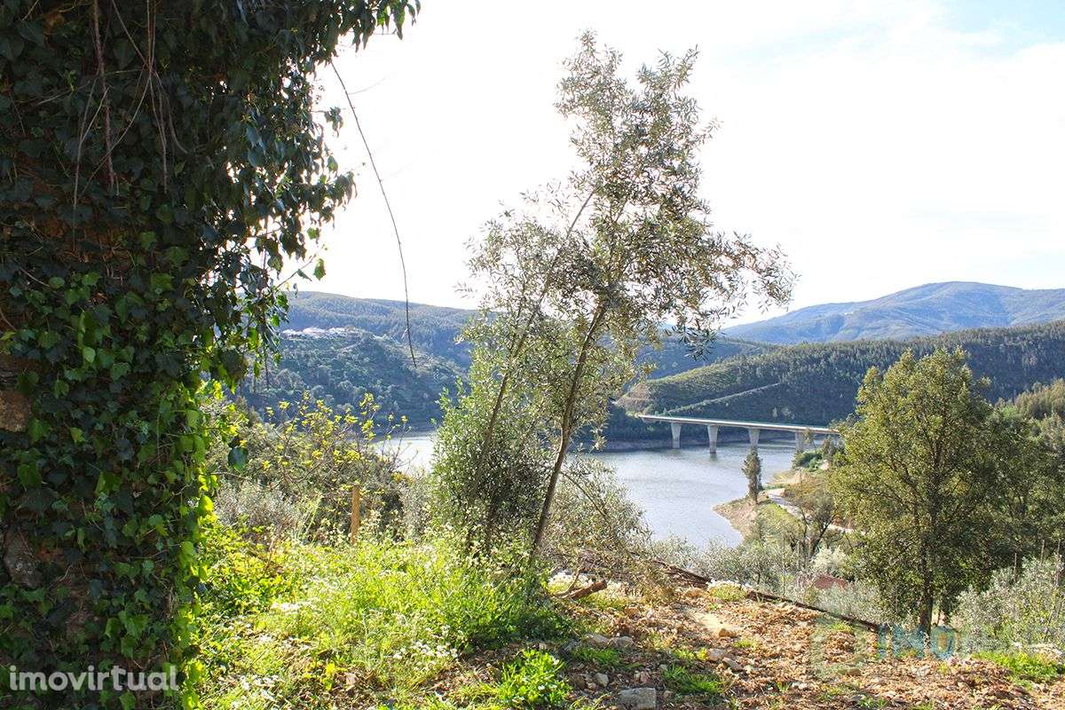 Terreno c/ ruínas - Grande imagem: 3/25