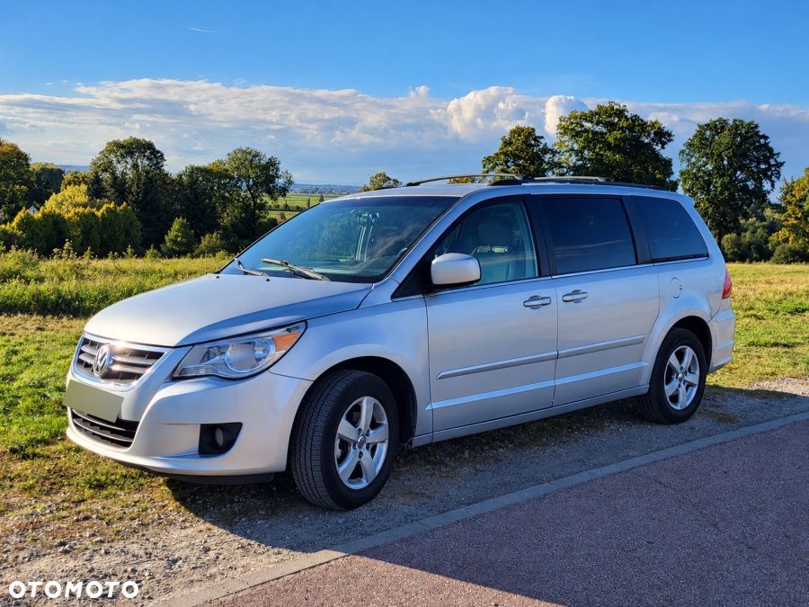 Volkswagen Routan - 4