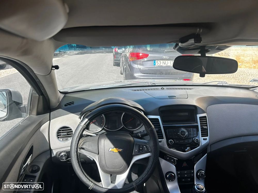 Chevrolet Cruze 1.6 LS - 18