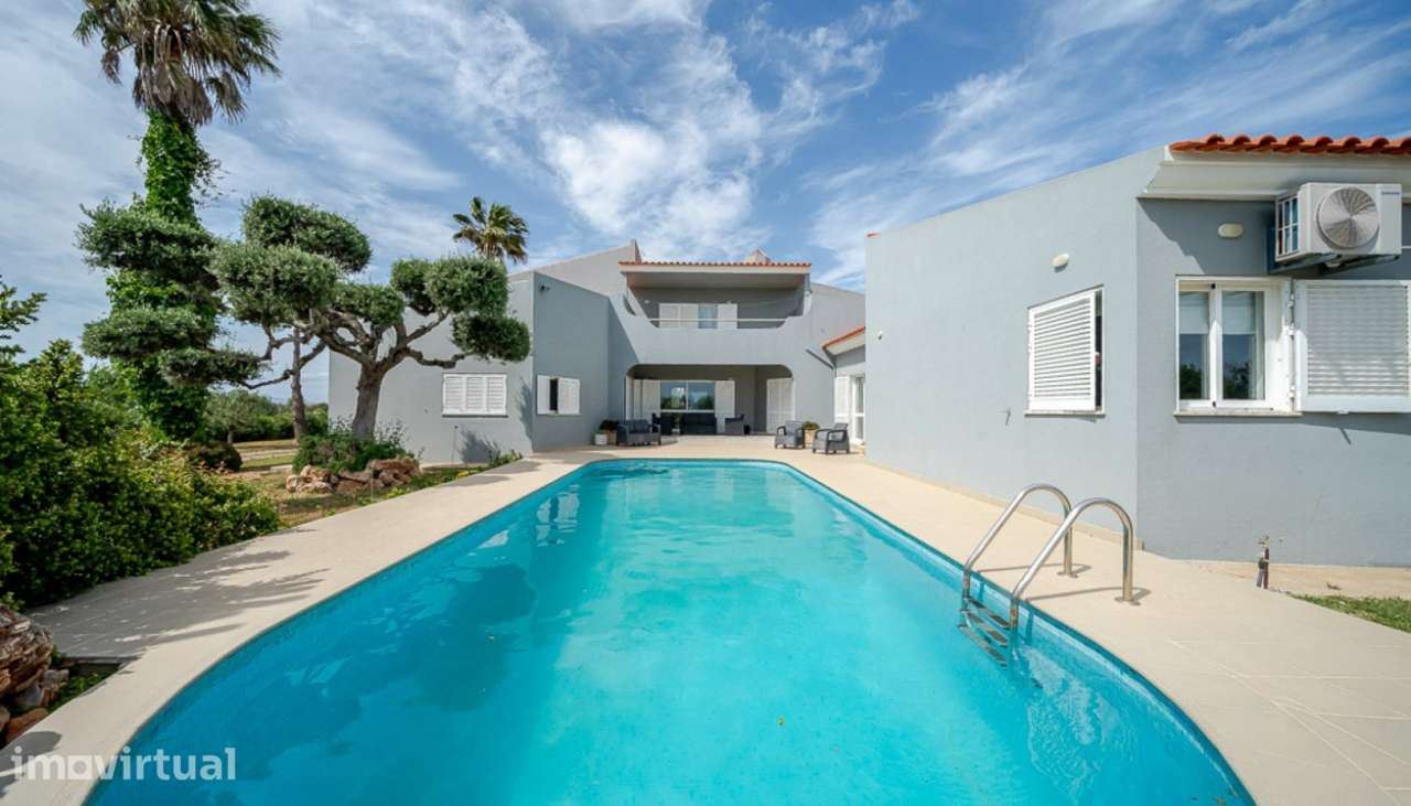 Fantástica moradia V5, com piscina, à venda na Guia, Algarve - Grande imagem: 2/25