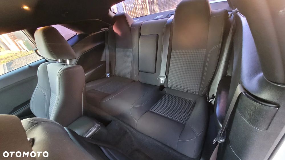 Dodge Challenger - 25