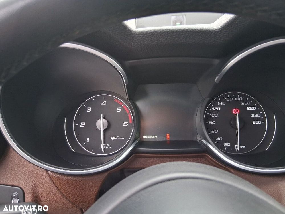 Alfa Romeo Stelvio - 12