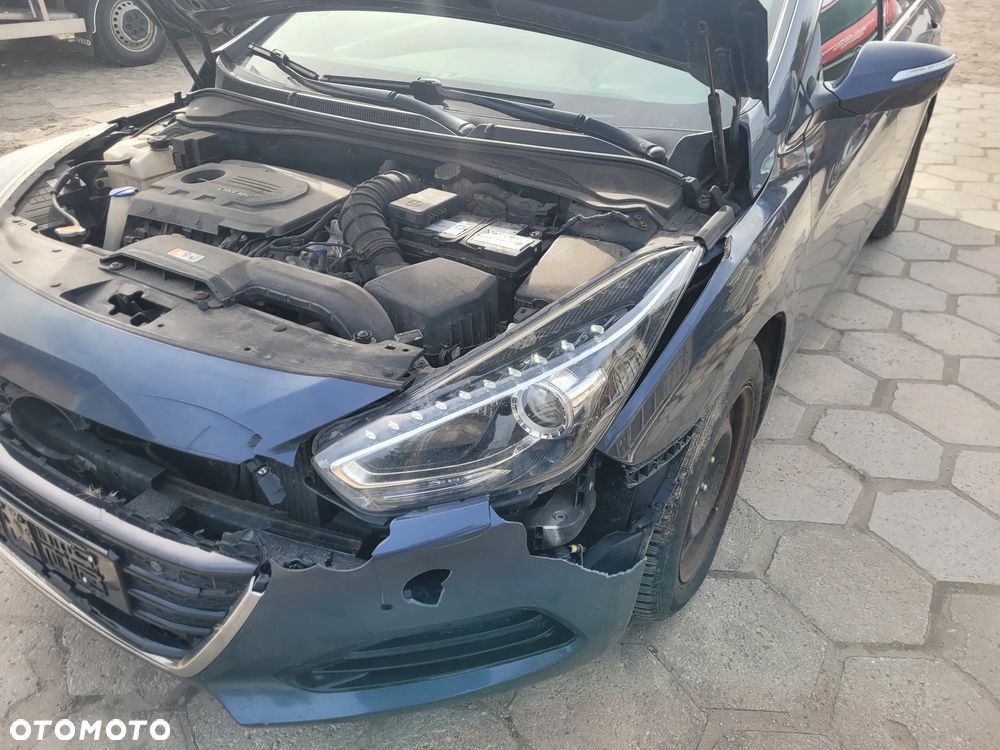 Hyundai i40 Kombi blue 1.7 CRDi DCT Premium - 14