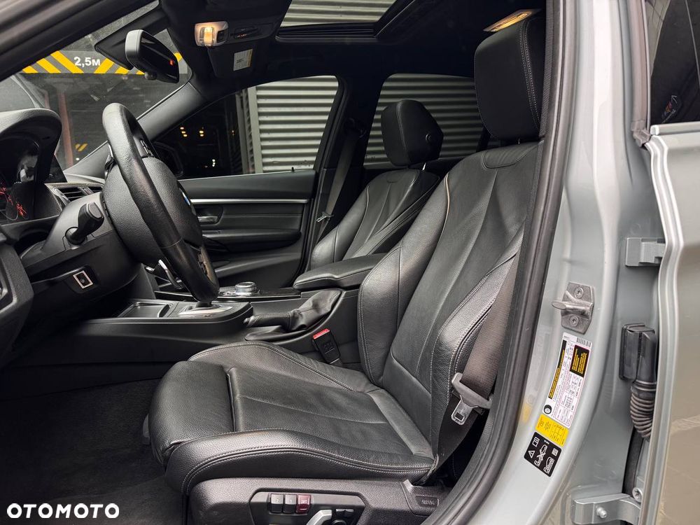 BMW Seria 3 330i xDrive - 10