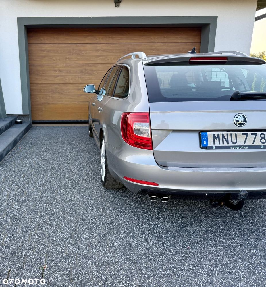 Skoda Superb 2.0 TDI Green tec DSG Elegance - 12