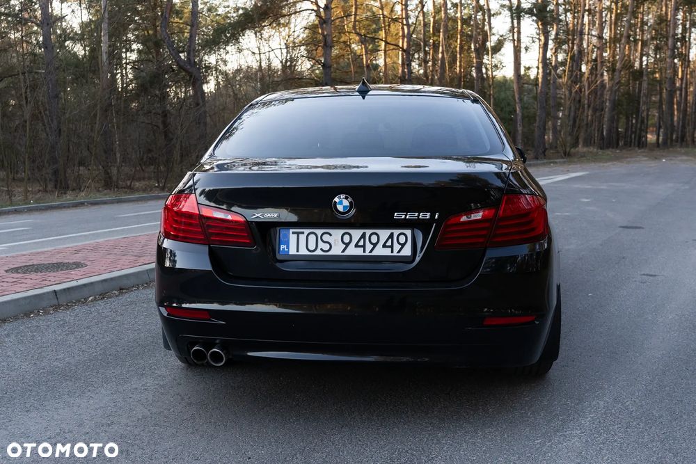 BMW Seria 5 528i - 4