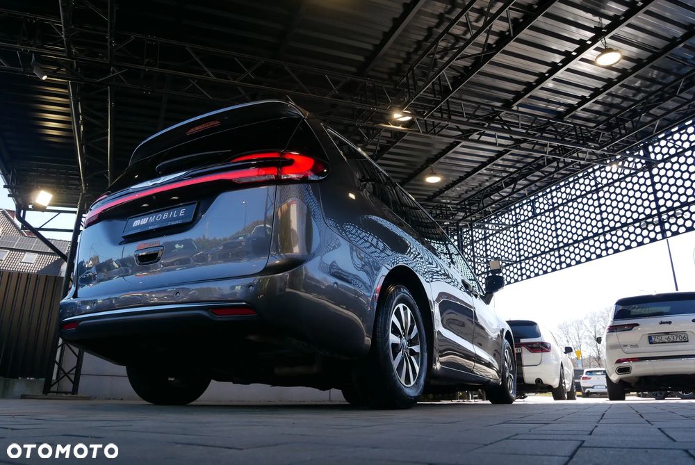 Chrysler Pacifica - 40