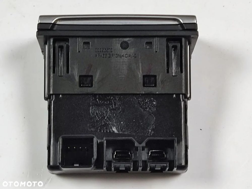 JEEP WRANGLER JL od 2018r Gniazdo USB - 4