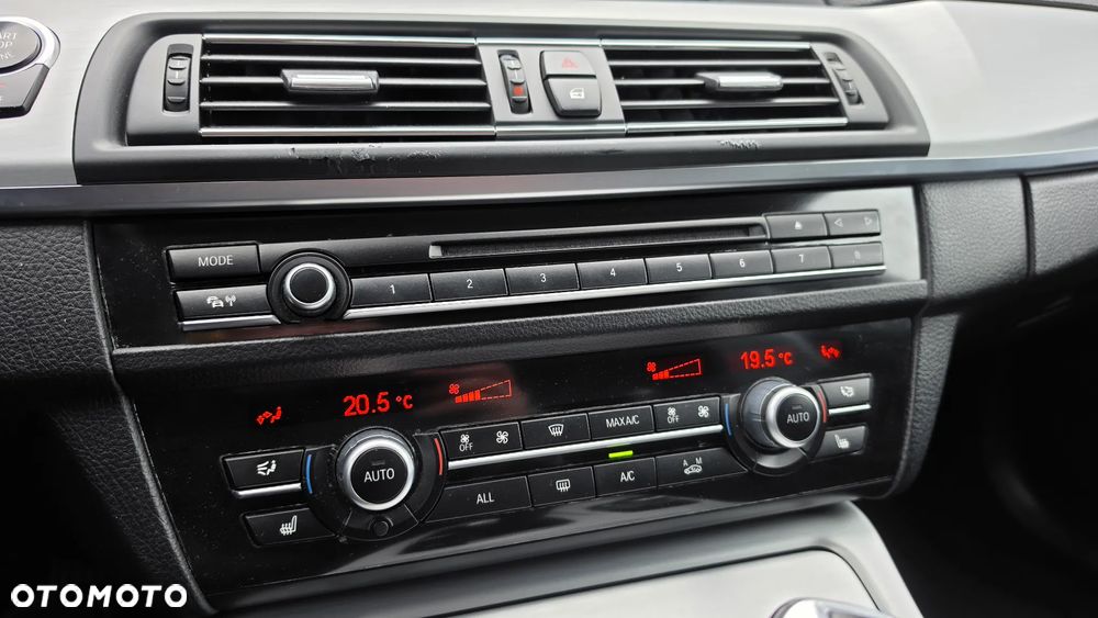 BMW Seria 5 530d xDrive Luxury Line - 33