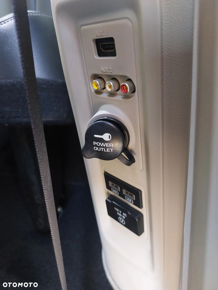 Chrysler Town & Country 3.6 Limited - 26