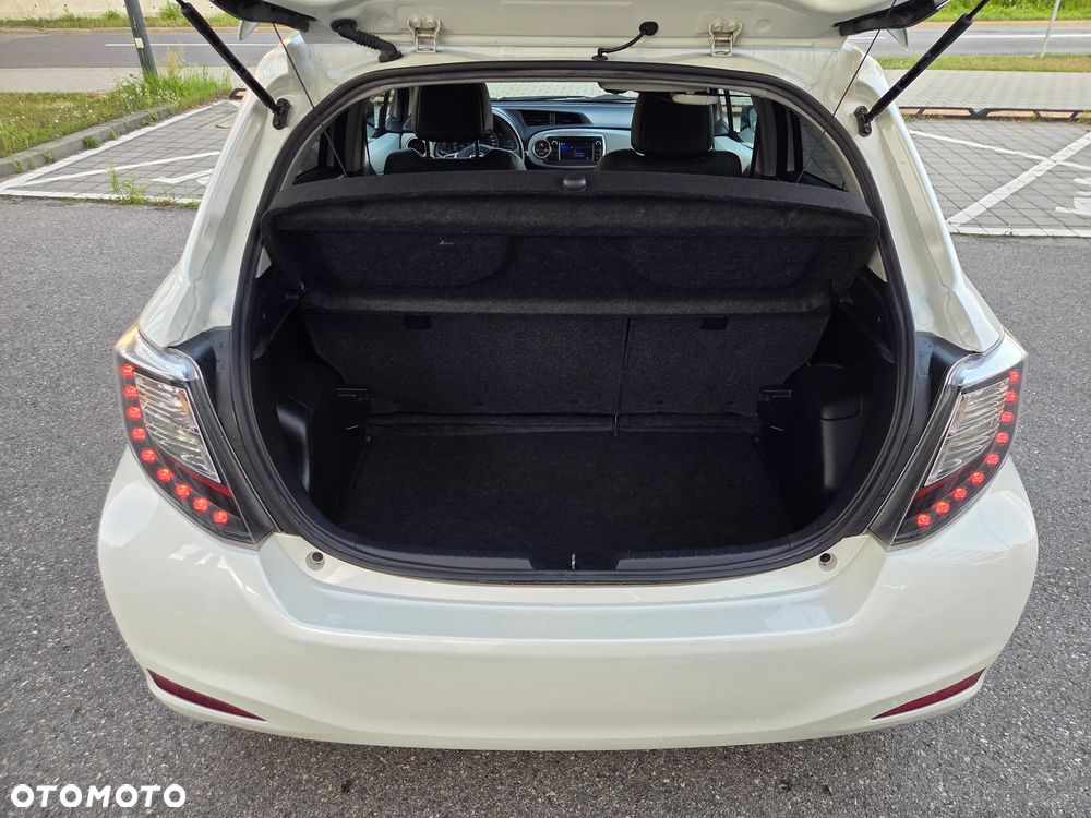 Toyota Yaris Hybrid 100 Dynamic - 10