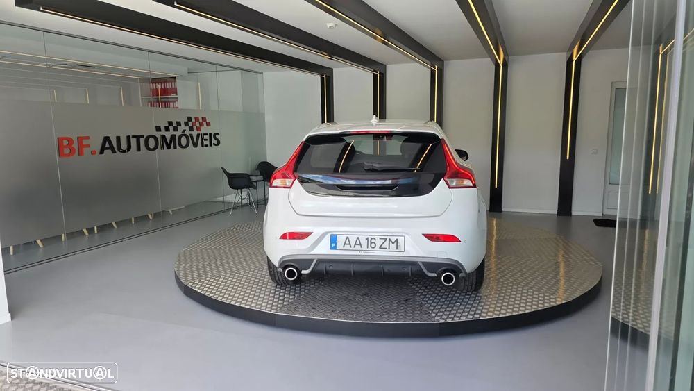 Volvo V40 2.0 D2 R-Design - 14