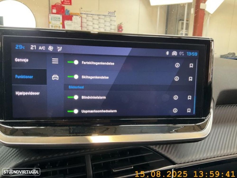 Peugeot 2008 1.2 PureTech Allure EAT8 - 7