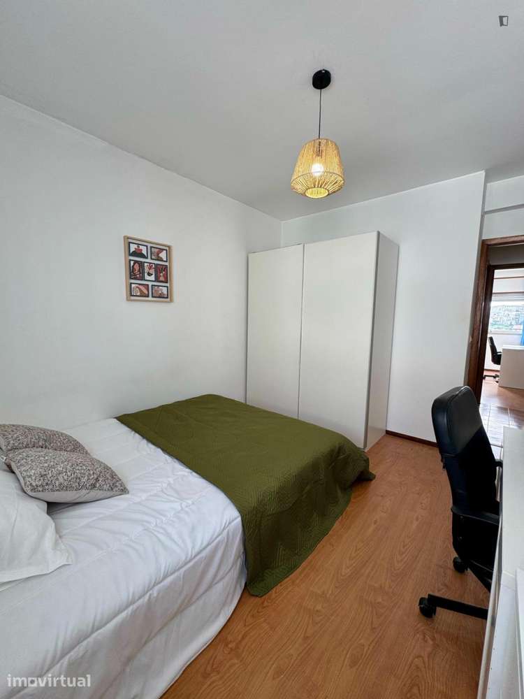 Quarto - localizado em Norton de Matos Coimbra - Grande imagem: 5/19