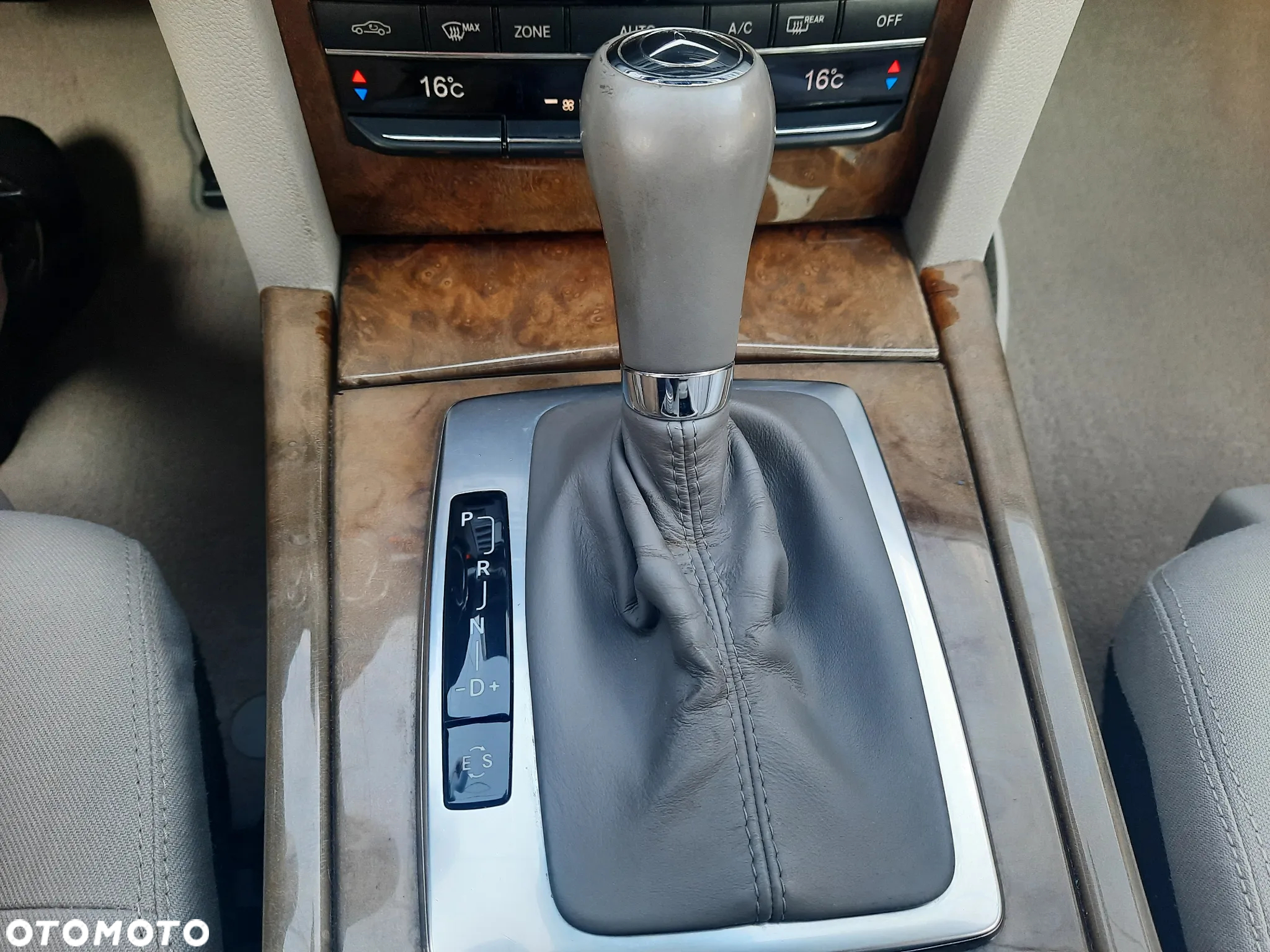 Mercedes-Benz Klasa E 250 T CGI BlueEFFICIENCY 7G-TRONIC - 14