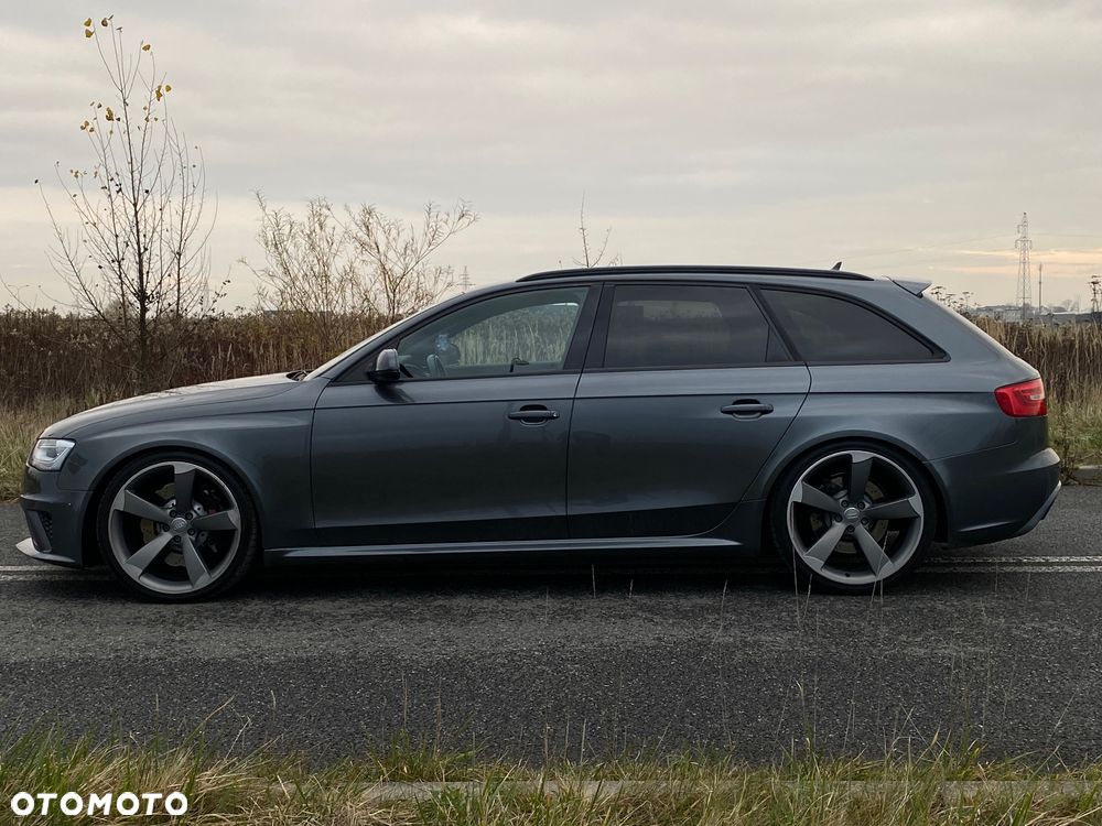 Audi RS4 Avant Standard - 8