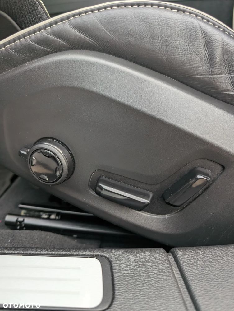 Volvo V60 B4 B R-Design - 16