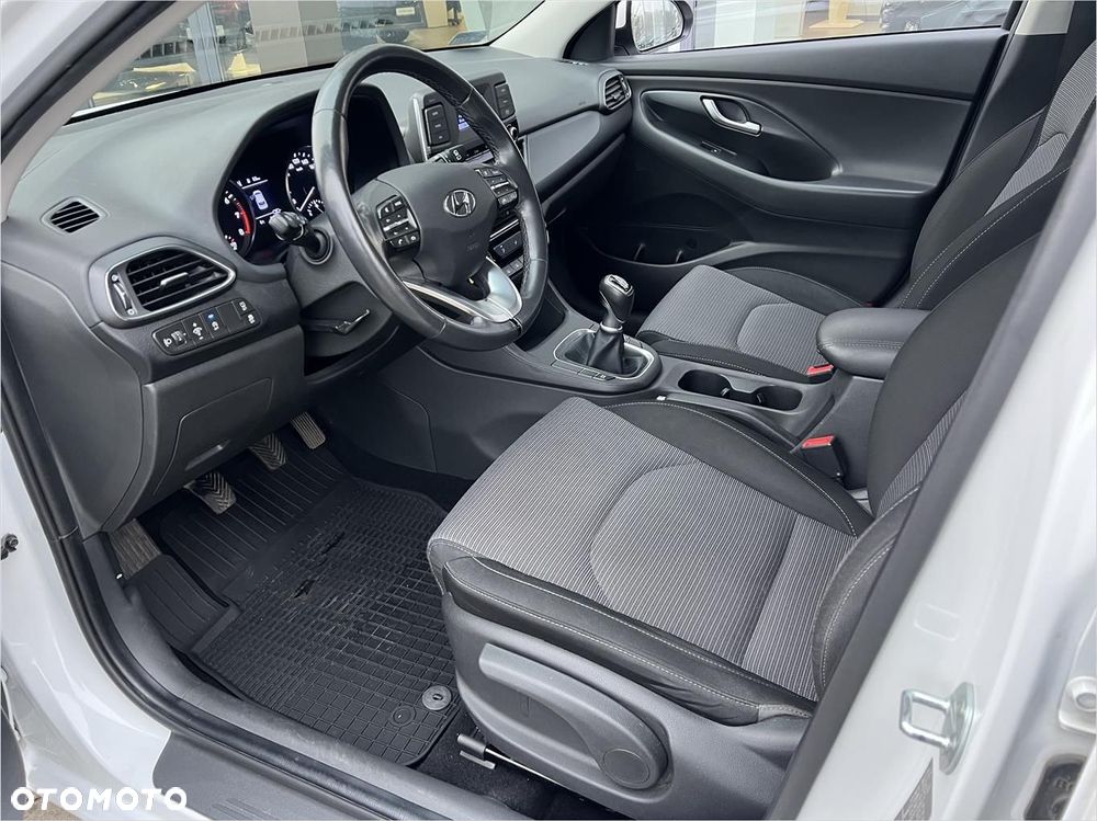 Hyundai i30 1.5 T-GDI 48V Classic + - 10