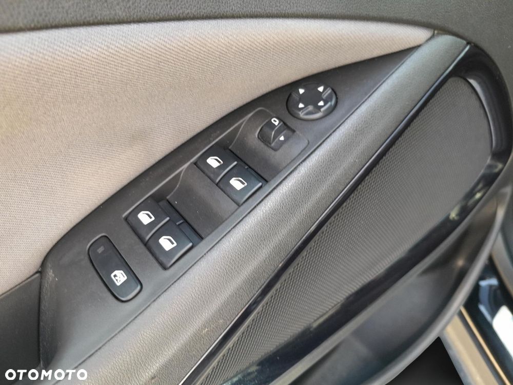 Opel Crossland X 1.2 T 120 Lat S&S - 23