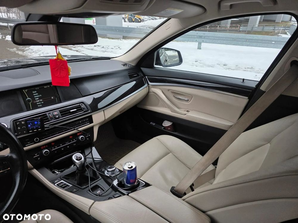BMW Seria 5 525d - 6