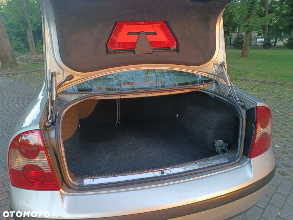 Volkswagen Passat 1.9 TDI Comfortline - 14