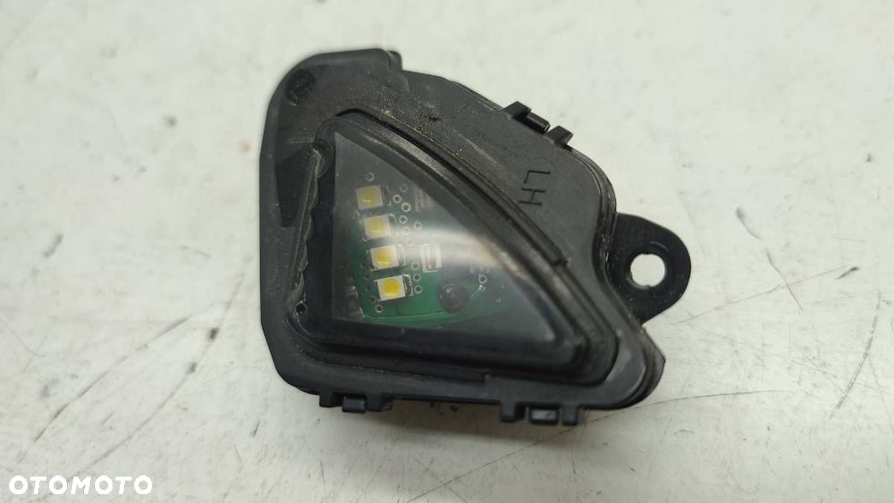 LAMPKA LED LUSTERKA LEWA 3T0945291 KODIAQ SKODA