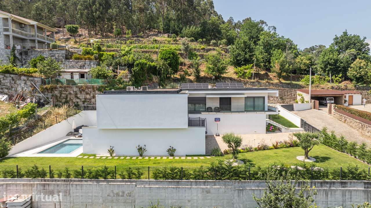 Moradia de Arquitetura Contemporânea com Piscina | Fafe - Grande imagem: 2/50