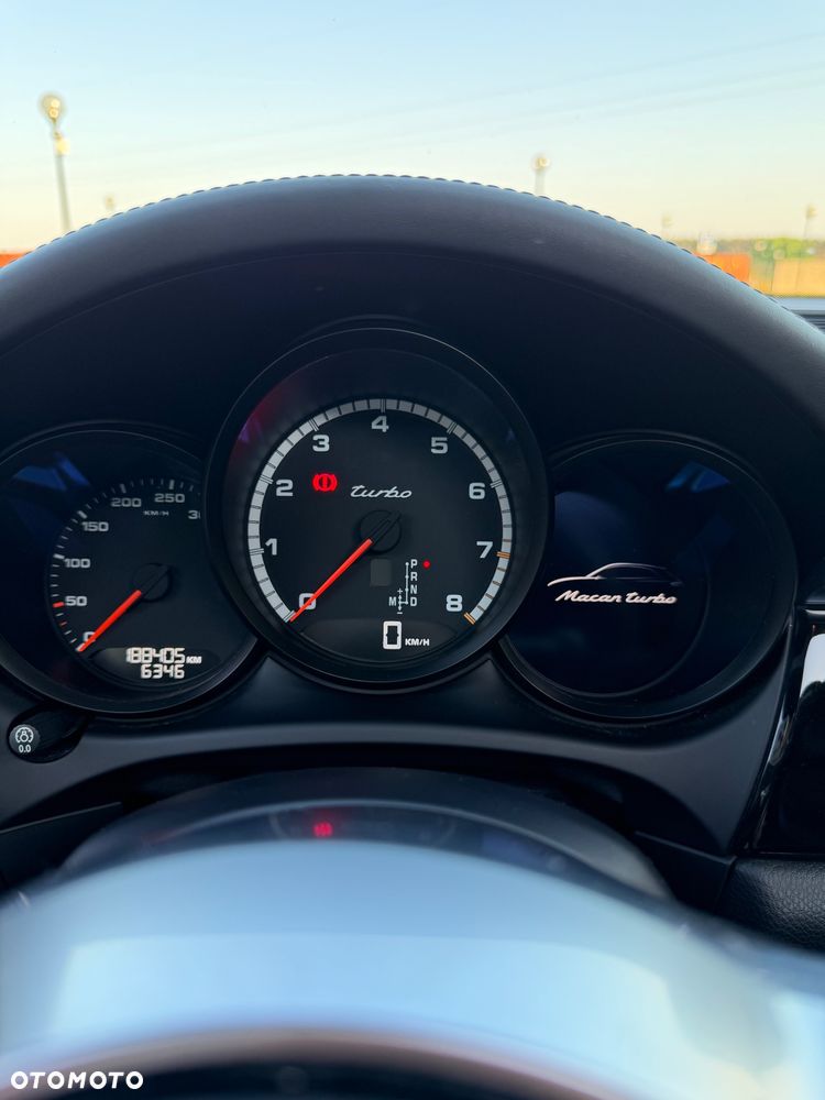 Porsche Macan Turbo - 8