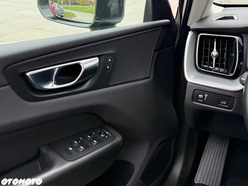 Volvo XC 60 B4 B Geartronic Momentum Pro - 35