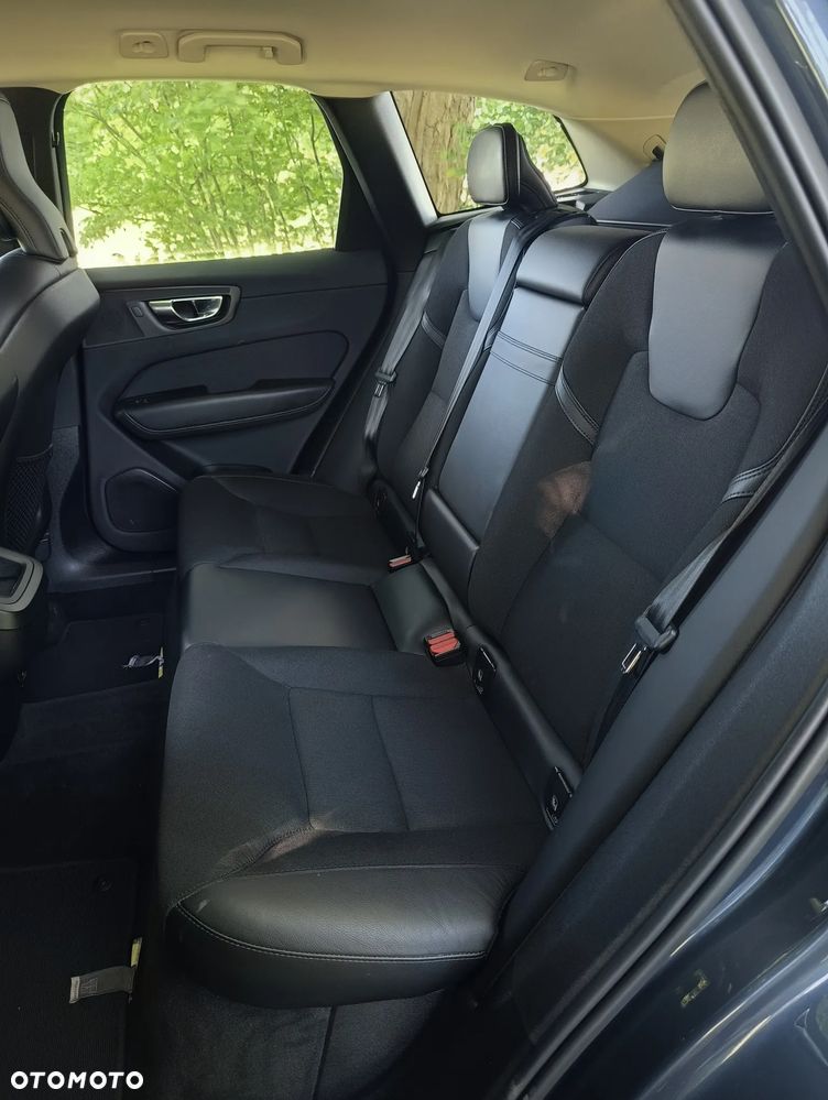Volvo XC 60 B4 B Geartronic Momentum Pro - 17