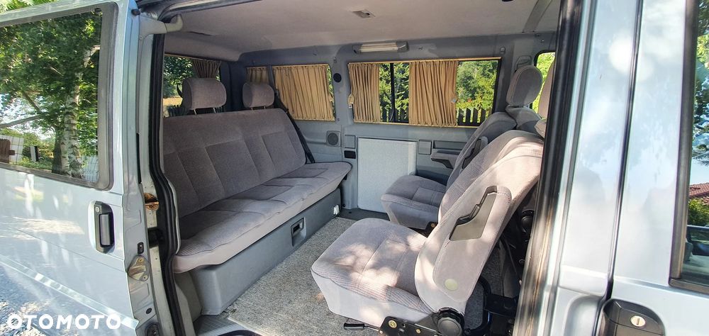 Volkswagen Multivan - 12