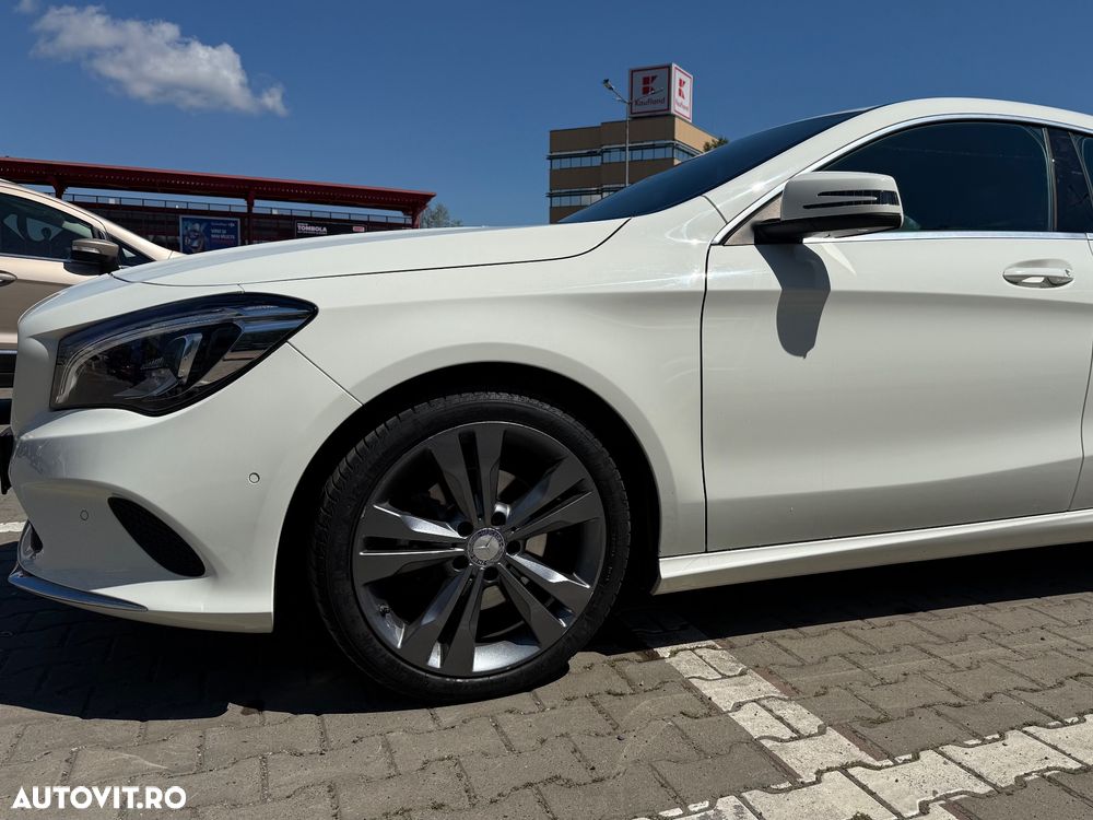 Mercedes-Benz CLA 180 7G-DCT - 4