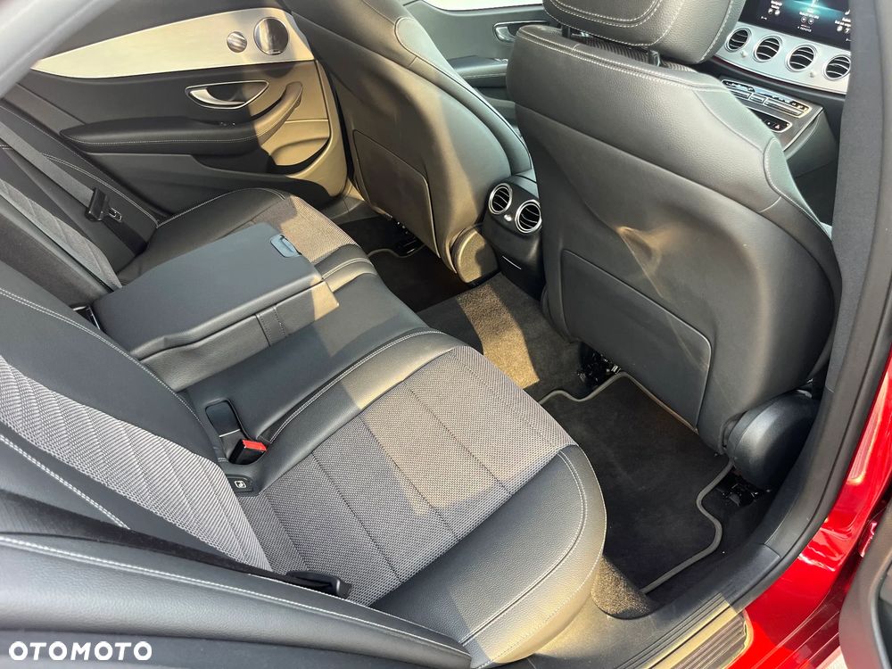 Mercedes-Benz Klasa E 220 d 4-Matic Avantgarde - 27