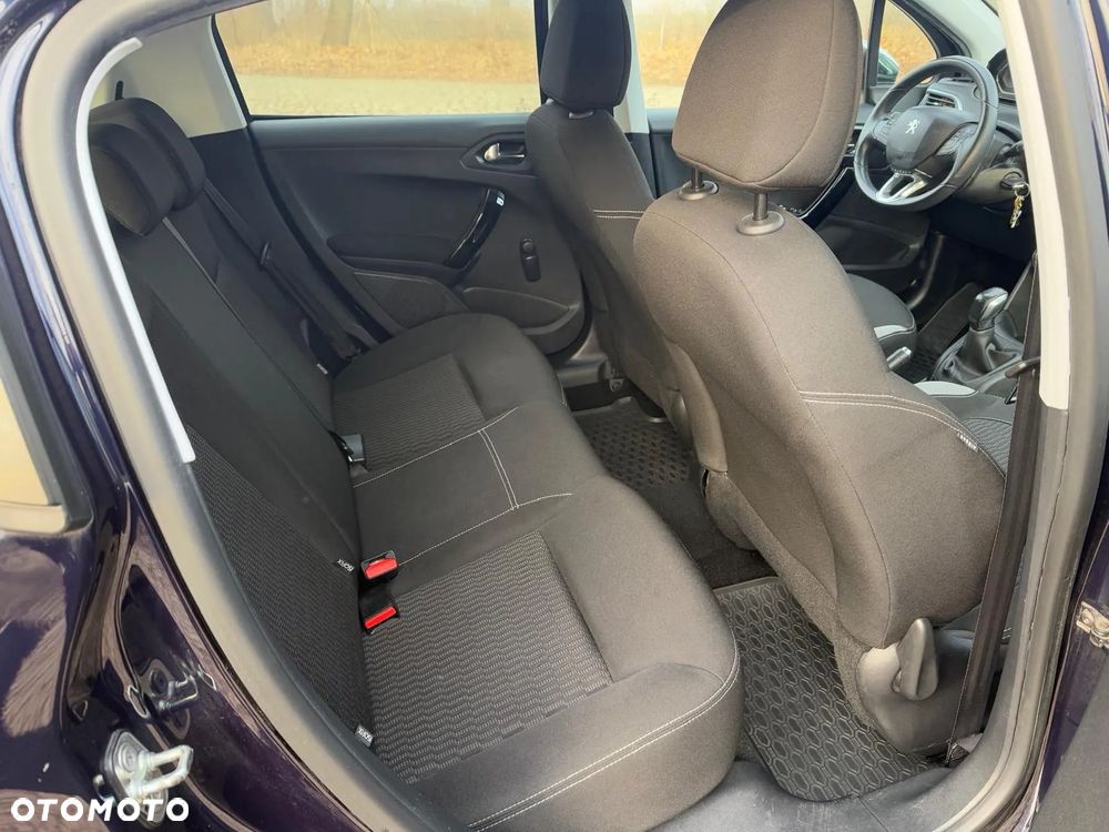 Peugeot 208 1.2 PureTech Style - 25