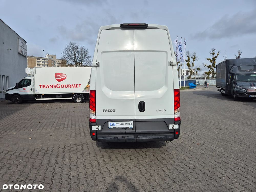 Iveco 35S18V (32742) - 8