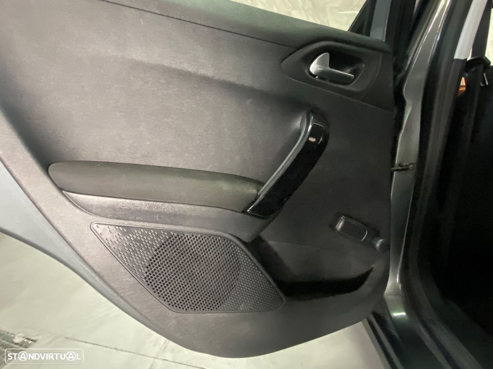 Peugeot 208 1.2 PureTech Style - 19