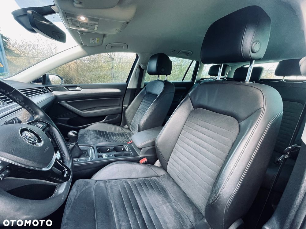 Volkswagen Passat 2.0 TDI (BlueMotion Technology) Highline - 33