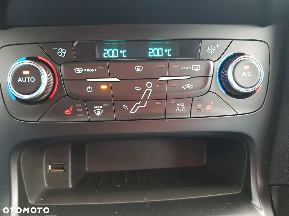 Ford Focus 1.5 EcoBoost STart-Stopp-System TITANIUM - 19