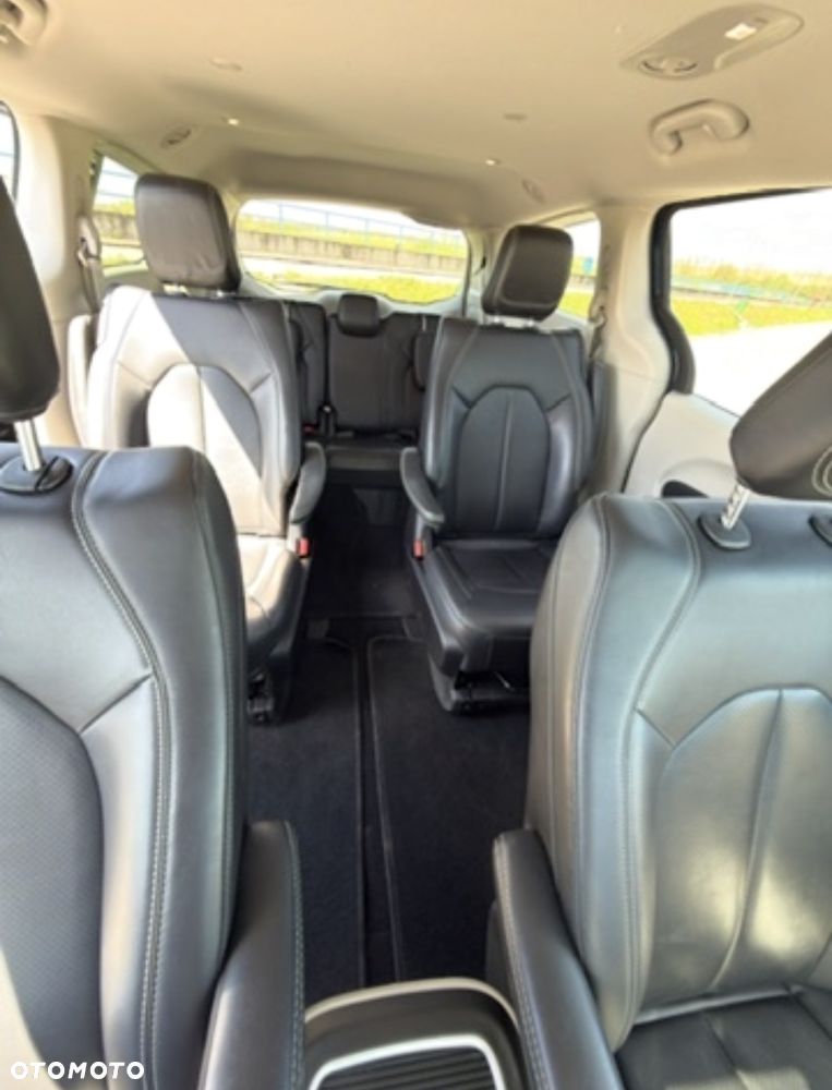Chrysler Pacifica - 7