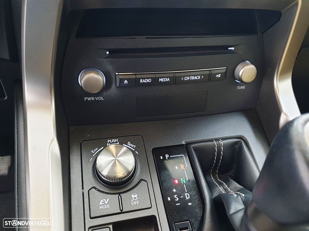 Lexus NX 300h Executive+ - 24