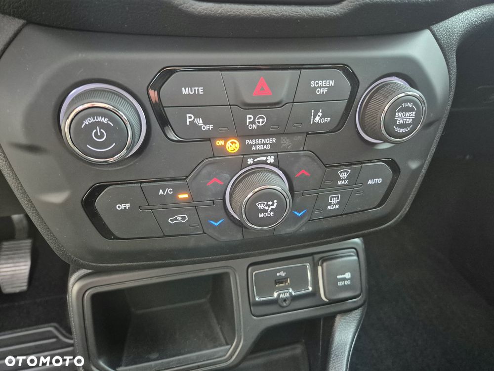 Jeep Renegade 1.4 MultiAir Limited - 29
