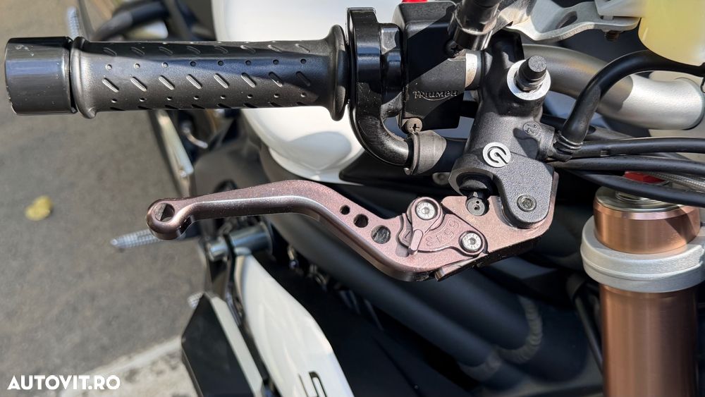 Triumph Speed Triple S - 11